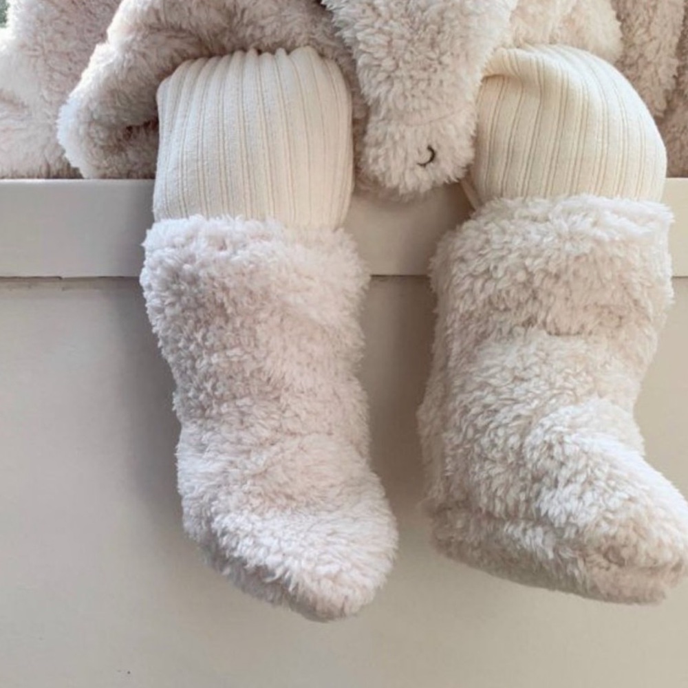 Ando Baby Shoes Teddy Leg Warmer Booties in Creme size 0-12 months
